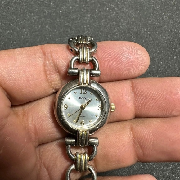 Annex ladies quartz watch silver tone working with new battery - Picture 1 of 6